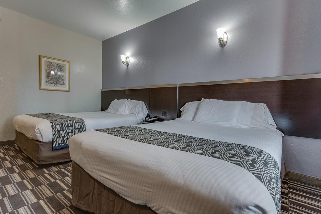 Microtel Inn & Suites By Wyndham Oklahoma City Airport Bethany Room photo
