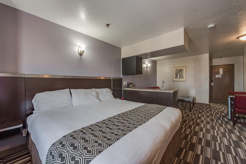 Microtel Inn & Suites By Wyndham Oklahoma City Airport Bethany Room photo